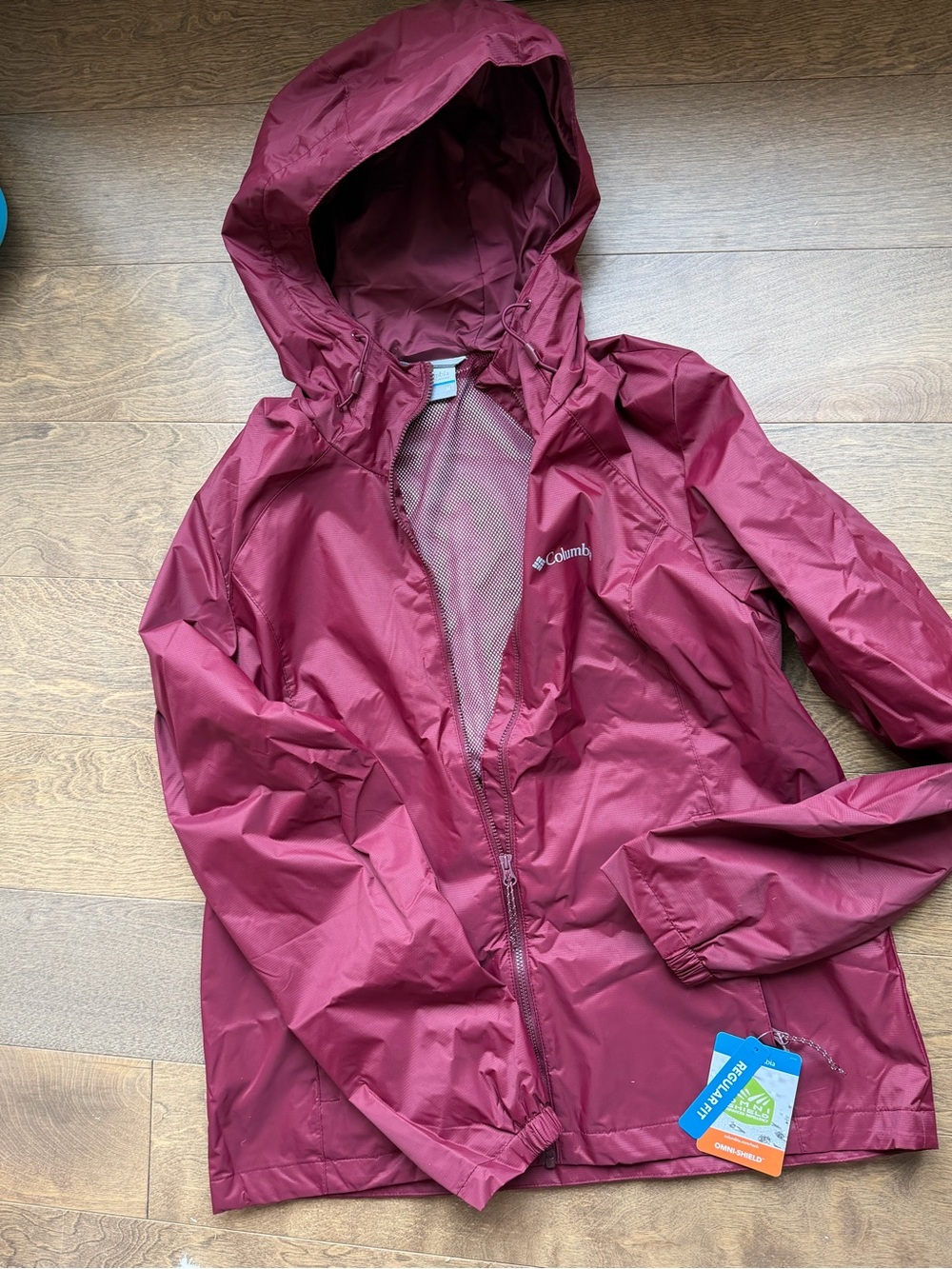 Women’s Columbia Omni Shield light weight rain jacket. NWT